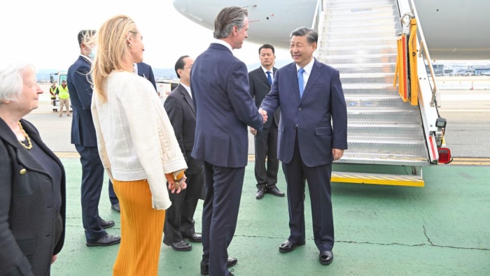 El jefe de Estado chino fue recibido en el Aeropuerto Internacional de San Francisco por el gobernador de California.