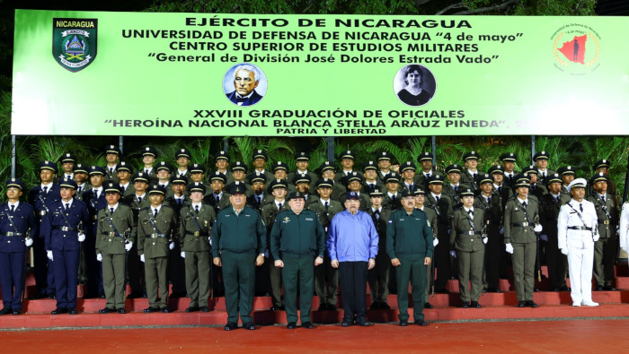 Los 57 nuevos oficiales fueron ascendidos al grado militar de teniente, informó el jefe del Ejército nicaragüense, general Avilés Castillo.