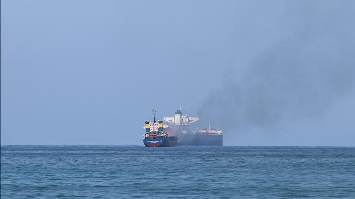 El sábado por la noche, el grupo yemení hutí anunció que impediría el paso de los barcos que se dirigían a Israel a través del mar Rojo “si no entran alimentos y medicinas en la Franja de Gaza”.