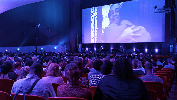 La música de la ceremonia inaugural estuvo a cargo de José María Vitier, quien interpretó al piano la pieza “Fresa y Chocolate”, parte de la banda sonora de la película homónima que él compuso y que este año cumple su trigésimo aniversario. 