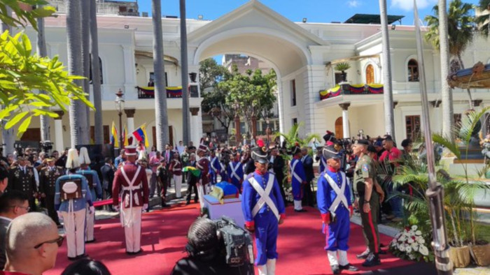 Desde los Jardines del Palacio Federal Legislativo se realizan los honores al General Domingo Antonio Sifontes.