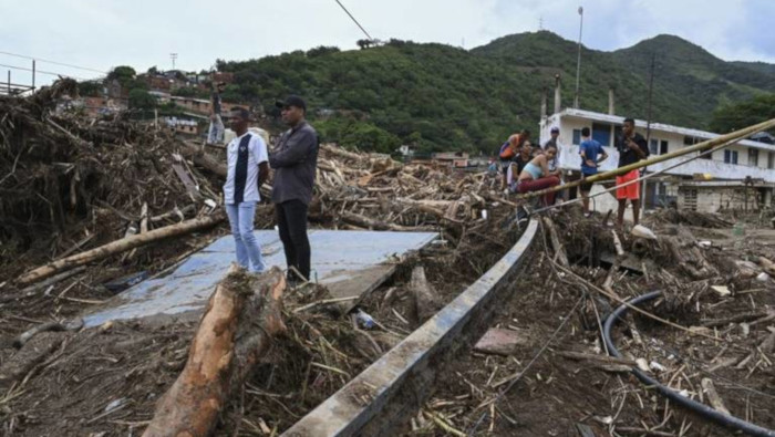 Las fuertes lluvias fueron las causantes de varios deslizamientos registrados en la carretera que comunica a las capitales de Chocó y Antioquia.