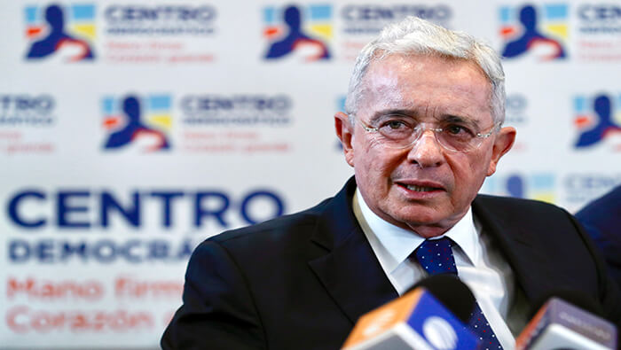 El expresidente Álvaro Uribe Vélez es investigado por los delitos de soborno a testigo y fraude procesal.