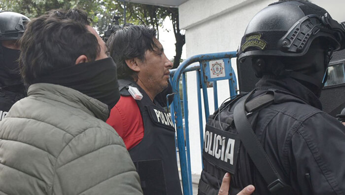 Actualmente Colón Pico se encuentra prófugo de la Justicia, tras haberse fugado el 9 de enero de la cárcel de Riobamba.
