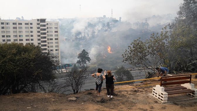 Según la Corporación Nacional Forestal de los ocho incendios activos en la región de Valparaíso, preocupan cuatro por su fuerza y su cercanía a zonas pobladas.