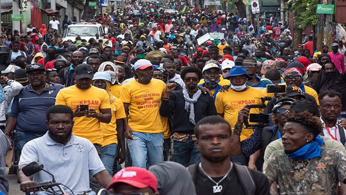 Miles de personas se movilizaron en Haití para exigir la salida del primer ministro. tras 30 meses en el poder.