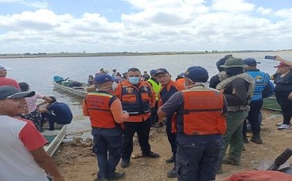 Funcionarios de diversas instituciones realizan acciones de búsqueda, rescate y salvamento en el área.
