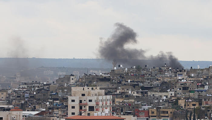 Medios palestinos reportaron la muerte de otras tres personas durante un bombardeo israelí a la zona de Sheikh Ajlin de la ciudad de Gaza.