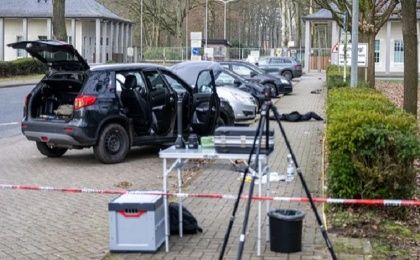 Las fuerzas del orden señalan que también se está llevando a cabo una operación en el cuartel Von Düring de Rotemburgo, ante las sospechas de que el homicida guarda en su vehículo munición y explosivos.