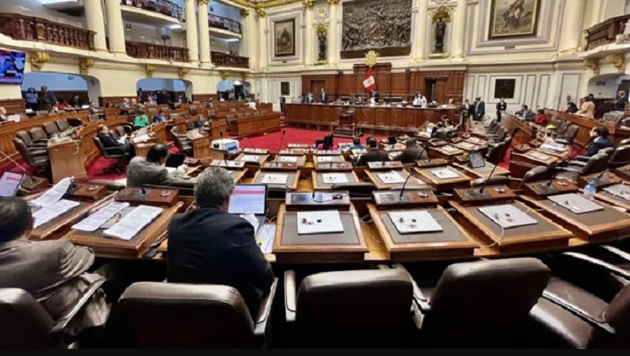 El Congreso de Perú necesitó dos votaciones con mayoría de votos para aprobar la propuesta.
