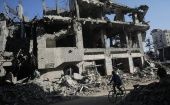 Siete civiles palestinos, incluidos niños, murieron y otros sufrieron diversas heridas cuando aviones de combate bombardearon una casa en el barrio de Al-Zaytoun en la ciudad de Gaza.