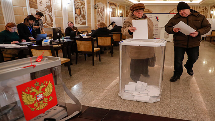 Según el ente electoral ruso entre el  viernes y sábado ejercieron su derecho al sufragio más del 50 por ciento de los votantes.