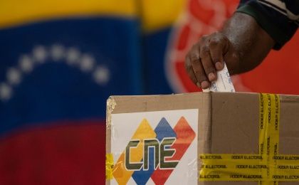 El CNE se posiciona, por último, en que "no será el Departamento de Estado de EE.UU. el que determine los procesos a seguir" en Venezuela y que cualquier intento en ese sentido "será enfrentado con determinación".