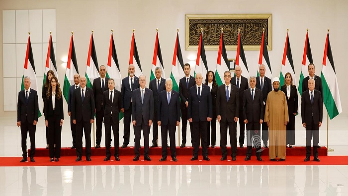 El nuevo primer ministro prometió servir a todos los palestinos y enfatizó que los referentes políticos del Gobierno son la Organización para la Liberación de Palestina (OPL).