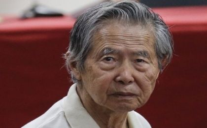 Denunciaron que Fujimori primero pidió ayuda porque estaba “moribundo”, sin embargo, dijeron que el exdictador peruano está haciendo política a través de redes sociales.