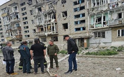 El gobernador Penza, ciudad del centro del país, Oleg Melnichenko detalló que el servicio de rescate está “limpiando los escombros” del edificio.
