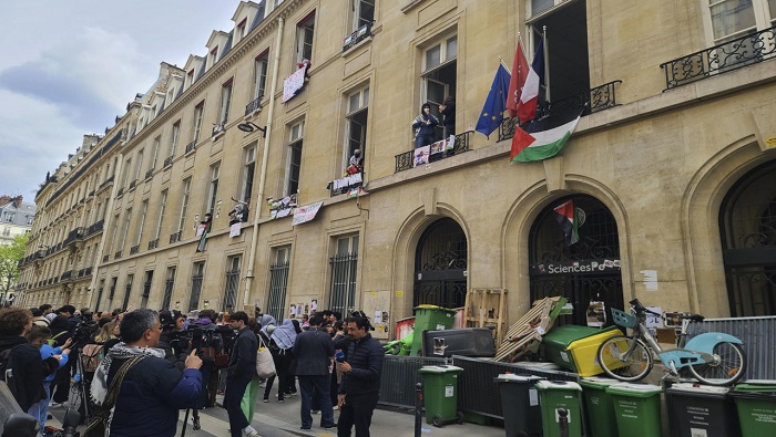 Los jóvenes tomaron el edificio central del campus del Instituto de Estudios Políticos de París (Sciences Po).