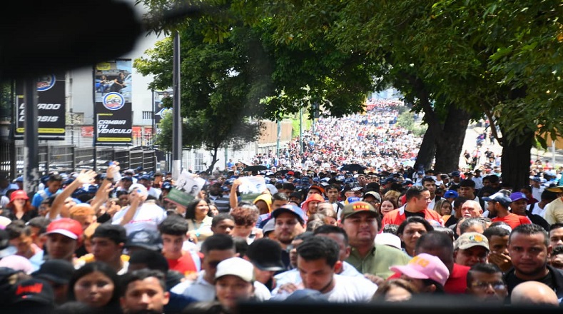 Miles de estudiantes venezolanos llenaron las calles de la capital como parte de la jornada mundial de solidaridad con Palestina, a más de seis meses de la incursión del Ejército de ocupación en la Franja.