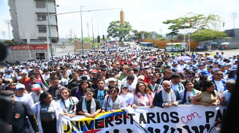 La manifestación contó con la presencia del embajador de Palestina en Venezuela, Fadi Alzaben, quien agradeció las muestras de apoyo de los universitarios del país suramericano.