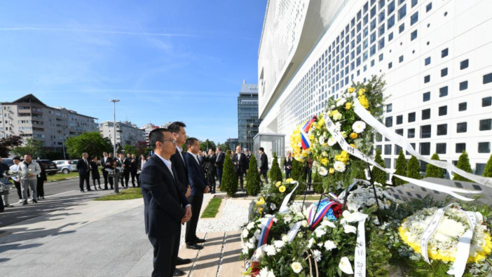Cada autoridades diplomáticas chinas recuerdan en Belgrado el ataque de la OTAN a su embajada.