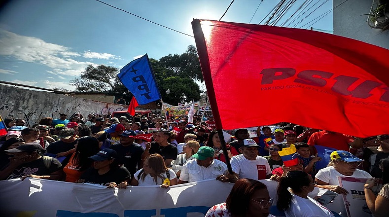 De la misma manera, los presentes resaltaron su compromiso con el presidente Nicolás Maduro, candidato del Comandante Hugo Chávez y el Pueblo venezolano.
