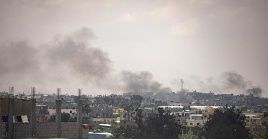 Aviones de combate israelíes bombardearon un barrio de la ciudad de Gaza, provocando la muerte de al menos diez civiles.
