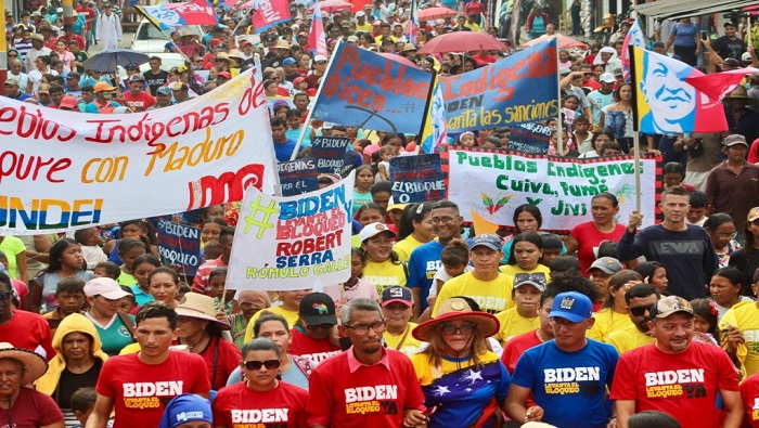 Las manifestantes evidenciaron el apoyo al presidente Nicolás Maduro y reafirmaron continuar con el legado del líder de la Revolución Bolivariana, Hugo Chávez.