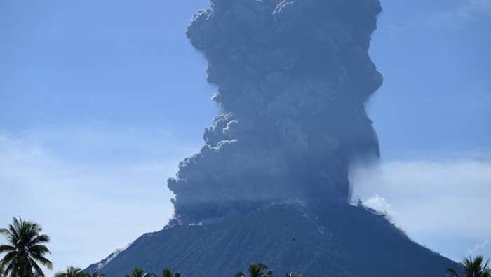 De los más de 400 volcanes que se encuentran en Indonesia, al menos 129 siguen activos y 65 están clasificados como peligrosos.