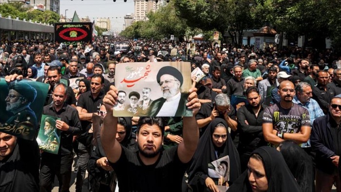 Desde este lunes, el líder de la Revolución Islámica de Irán, el ayatolá Seyed Ali Jamenei, declaró cinco días de duelo nacional por el martirio del presidente y su comitiva.