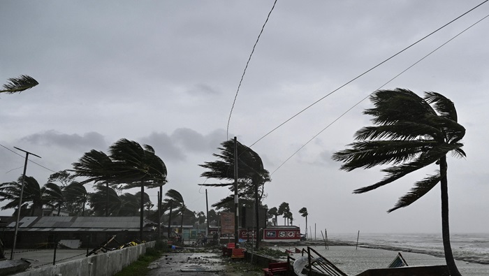 El ciclón Remal, ahora depresión tropical, dejó 10 muertos en Bangladés y cuatro en la India.