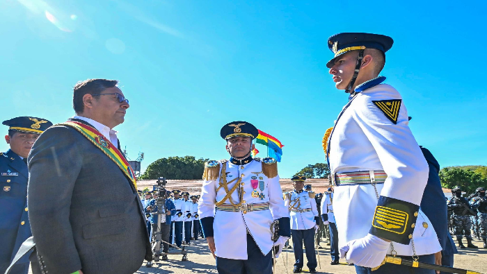 El presidente boliviano insistió en que, ante las nuevas coacciones globales e incluso regionales, se deben potenciar las capacidades de la Fuerza Aérea Boliviana.