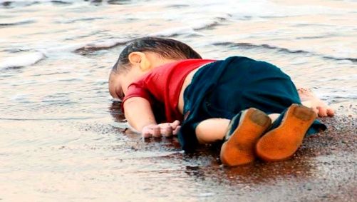 Aylan Kurdi, el niño de tres años que se ahogó en las costas turcas fue la imagen que hizo sentir vergüenza al mundo pero, de forma momentánea. 