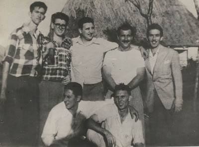 Jóvenes integrantes de la Generación del Centenario.