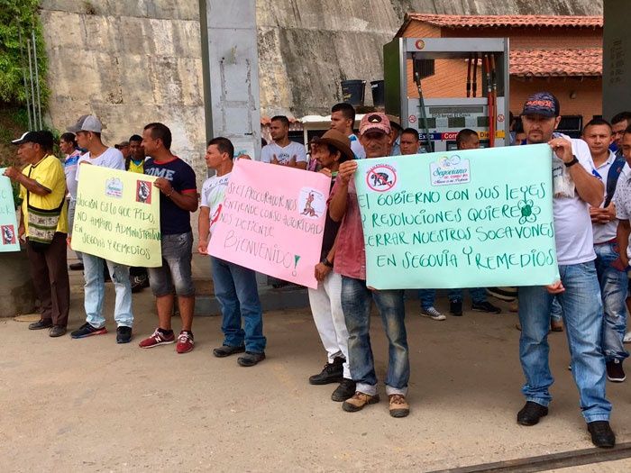 Los mineros de los municipios Remedios y Segovia, en el departamento colombiano de Antioquia llevan 32 días de paro indefinido. Foto: teleSUR
