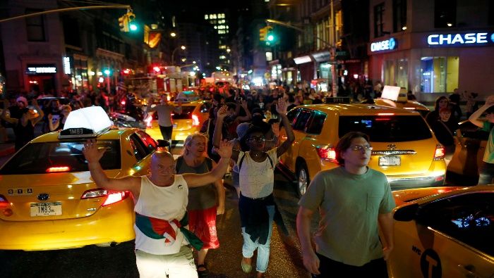 Marchs in support of the protests against the killing of unarmed black teenager Michael Brown in Ferguson, Missouri, have spread to Manhattan, New York. (Photo: Reuters)